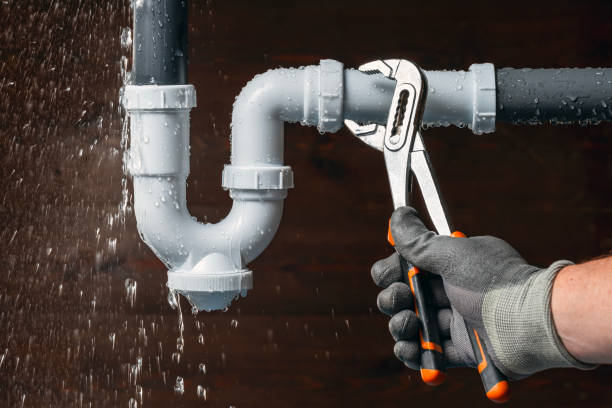 Professional Emergency Plumber technician working in Roseville, OH